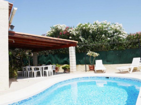 Cerca del centro y la playa villa pareada con piscina privada vistas mar